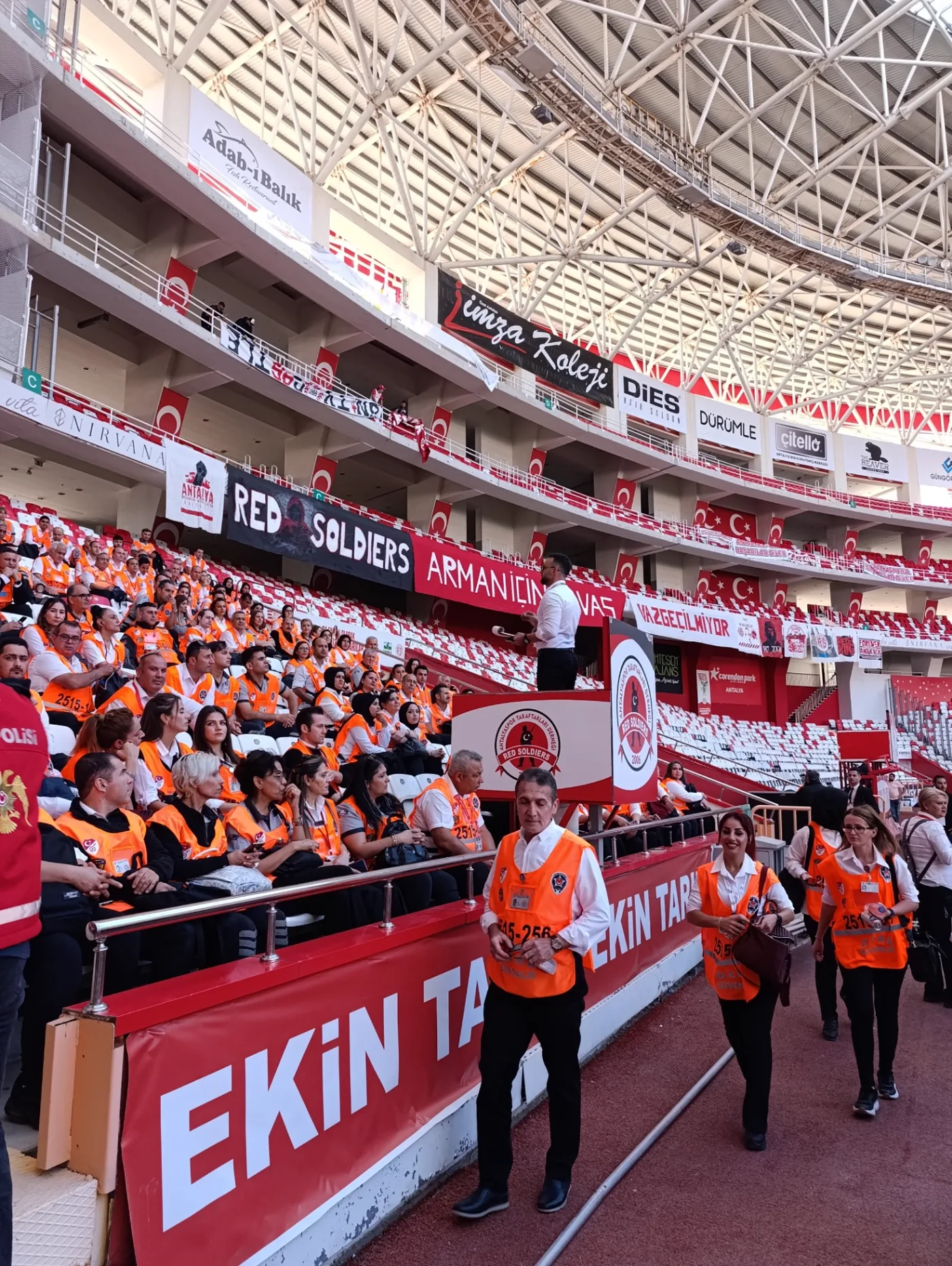 Stadyum güvenliği görev öncesi ekip koordinasyonu